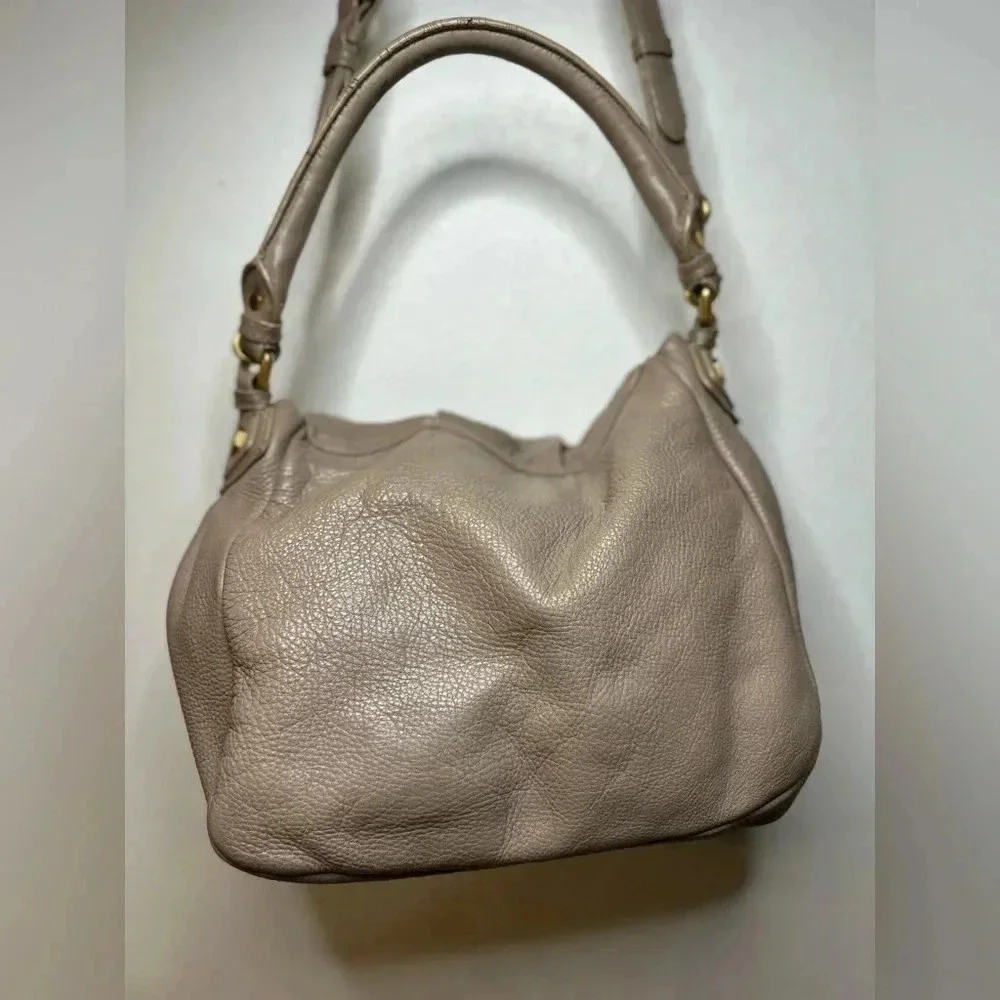 MARC JACOBS LIL UKITA DIRTY MARTINI TAUPE LEATHER CROSSBODY SHOULDER BAG